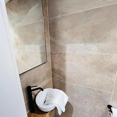 Charming 1 Bedroom With Balcon And Parking *