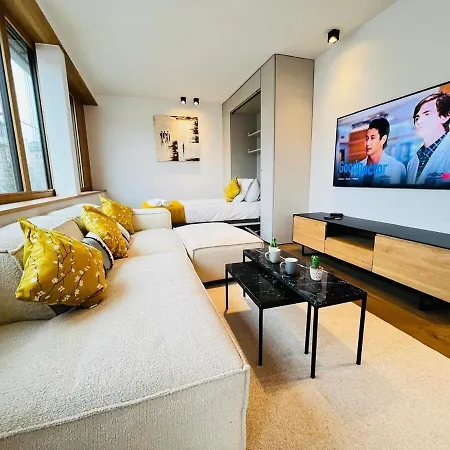 Charming 1 Bedroom With Balcon And Parking Lägenhet