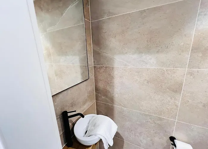 Charming 1 Bedroom With Balcon And Parking *