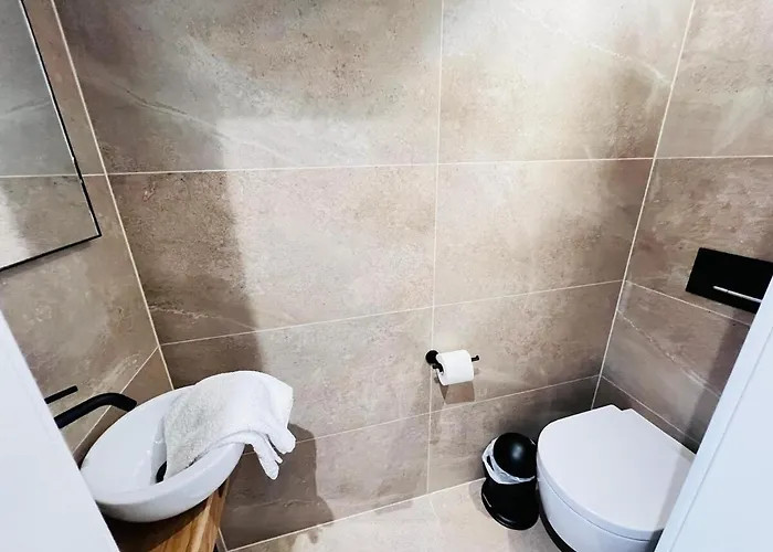 Daire Charming 1 Bedroom With Balcon And Parking *